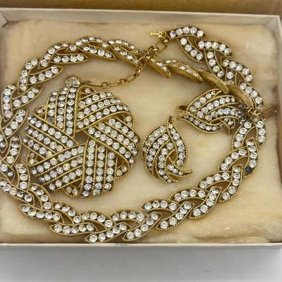 LOT 27: Vintage Trifari 1963 Crown Collection “Cavalcade”