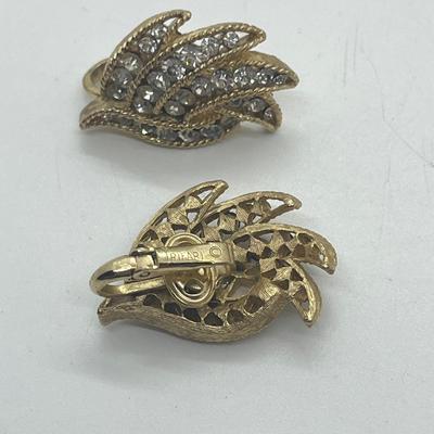 LOT 27: Vintage Trifari 1963 Crown Collection “Cavalcade”