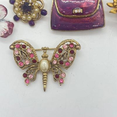 LOT 33: Collection of Vintage Costume Brooches