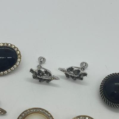 LOT 34: Vintage Costume Clip On and Screwback Earrings