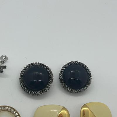 LOT 34: Vintage Costume Clip On and Screwback Earrings