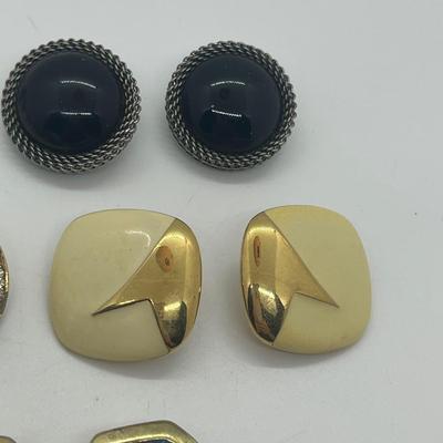 LOT 34: Vintage Costume Clip On and Screwback Earrings