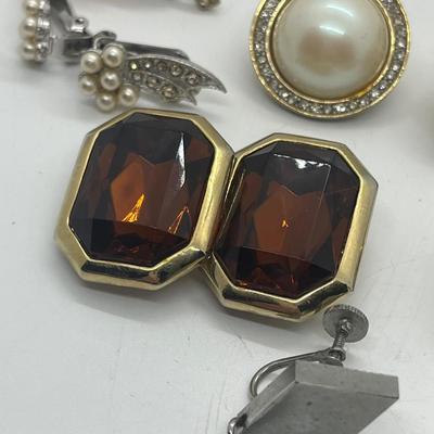 LOT 34: Vintage Costume Clip On and Screwback Earrings