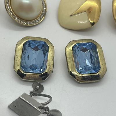 LOT 34: Vintage Costume Clip On and Screwback Earrings