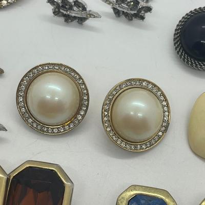 LOT 34: Vintage Costume Clip On and Screwback Earrings