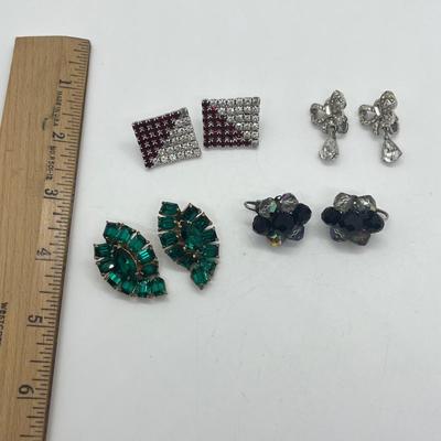 LOT 35: Vintage Costume Clip on Earrings