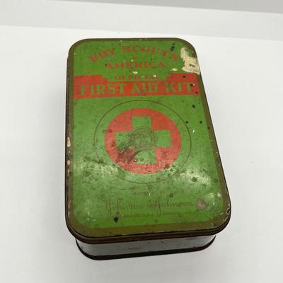 LOT 62: Miscellaneous Vintage Items: First Aid Tin, Pocket Knife, Pocket Watch and More!
