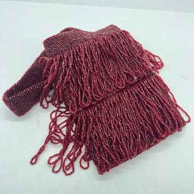 LOT 77: Beautiful Vintage Fuschia Beaded Handbag