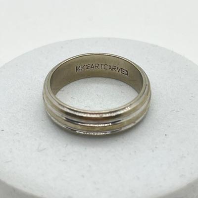 LOT 78: 14K White Gold "Art Carved" Band - Size 7
