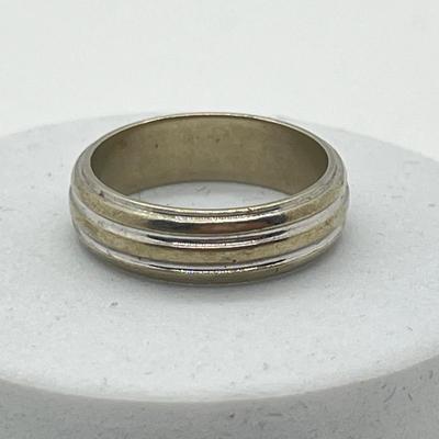 LOT 78: 14K White Gold "Art Carved" Band - Size 7