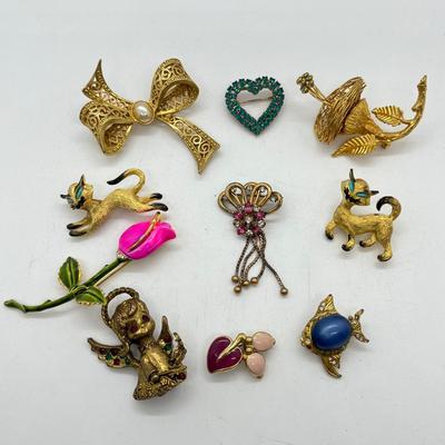 LOT 79: Cutesie Vintage Brooch/Pin Collection
