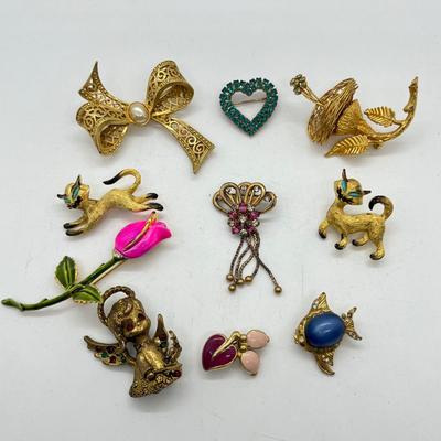 LOT 79: Cutesie Vintage Brooch/Pin Collection