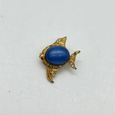 LOT 79: Cutesie Vintage Brooch/Pin Collection