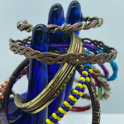 LOT 116: Large Assortment of Fun Bracelets