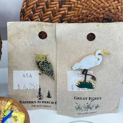 LOT 121: Pewter Nantucket Scrimshaw Basket Pendant, Dyed Oval Howlite Pendant, Two Art Glass Pendants, Fifteen Puzzle and More!