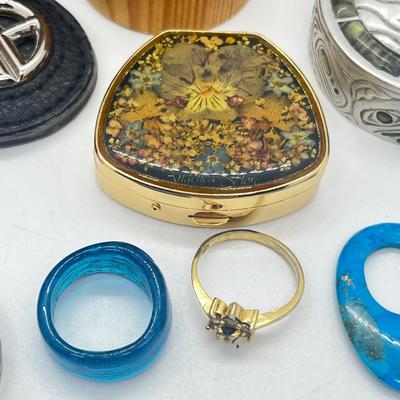 LOT 121: Pewter Nantucket Scrimshaw Basket Pendant, Dyed Oval Howlite Pendant, Two Art Glass Pendants, Fifteen Puzzle and More!