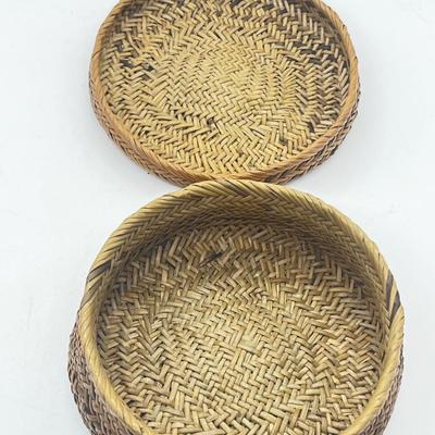 LOT 121: Pewter Nantucket Scrimshaw Basket Pendant, Dyed Oval Howlite Pendant, Two Art Glass Pendants, Fifteen Puzzle and More!