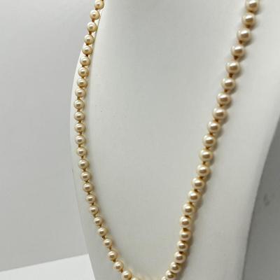 LOT 128: Cultured Set of Pearls With Silver Clasp - 16"