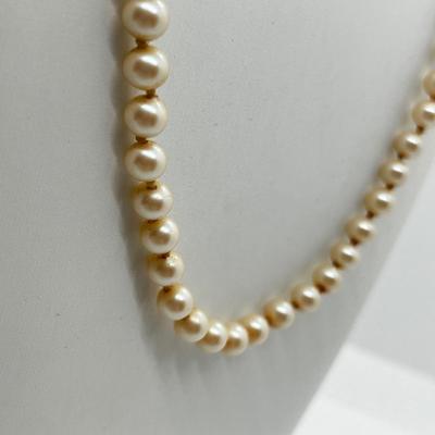 LOT 128: Cultured Set of Pearls With Silver Clasp - 16"