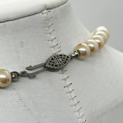 LOT 128: Cultured Set of Pearls With Silver Clasp - 16"