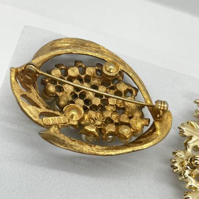 LOT 140: Brooches/Pins: Sarah Coventry, BSK and More!