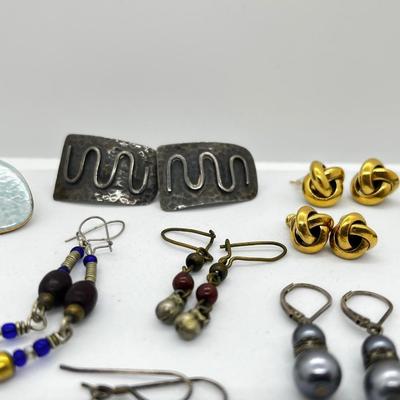 LOT 143: Fun Pierced Earring Lot