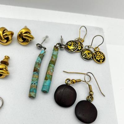 LOT 143: Fun Pierced Earring Lot