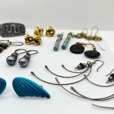 LOT 143: Fun Pierced Earring Lot