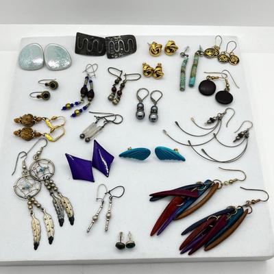 LOT 143: Fun Pierced Earring Lot