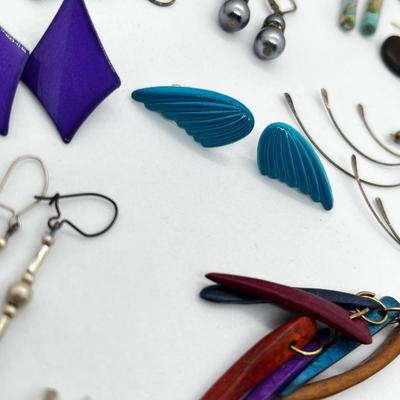 LOT 143: Fun Pierced Earring Lot