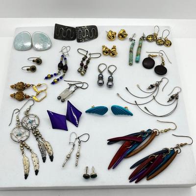 LOT 143: Fun Pierced Earring Lot