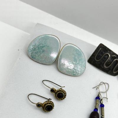 LOT 143: Fun Pierced Earring Lot