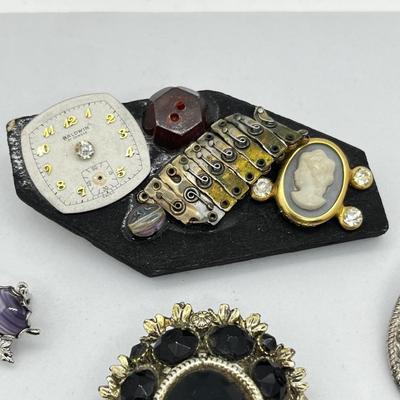 LOT 147: Vintage Artisan Brooch/Pin Lot