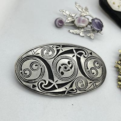 LOT 147: Vintage Artisan Brooch/Pin Lot