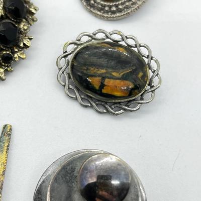 LOT 147: Vintage Artisan Brooch/Pin Lot