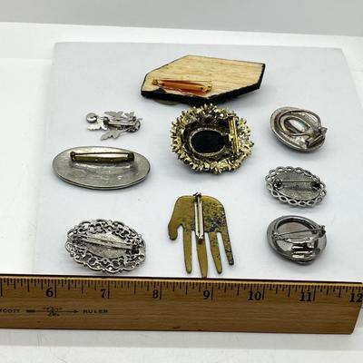 LOT 147: Vintage Artisan Brooch/Pin Lot