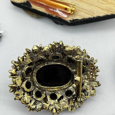 LOT 147: Vintage Artisan Brooch/Pin Lot