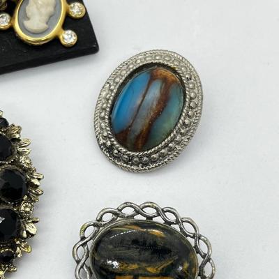 LOT 147: Vintage Artisan Brooch/Pin Lot