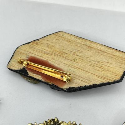 LOT 147: Vintage Artisan Brooch/Pin Lot