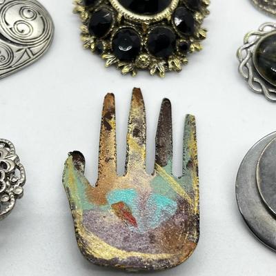 LOT 147: Vintage Artisan Brooch/Pin Lot