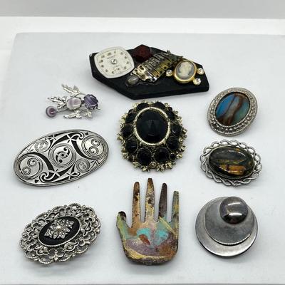 LOT 147: Vintage Artisan Brooch/Pin Lot