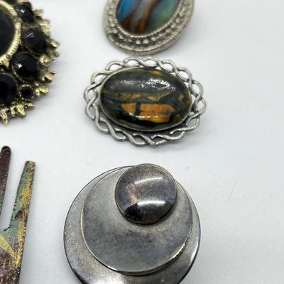 LOT 147: Vintage Artisan Brooch/Pin Lot