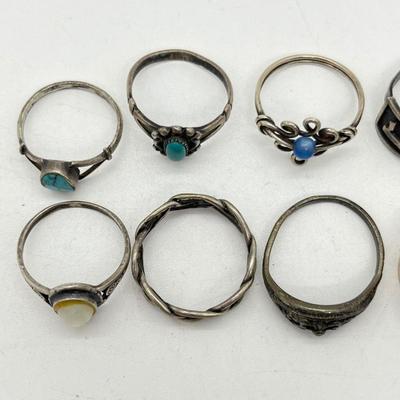 LOT 148: Vintage Delft Blue Ceramic Trinket Box With Assortment of 925 Rings - Sizes 5 and Up