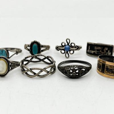 LOT 148: Vintage Delft Blue Ceramic Trinket Box With Assortment of 925 Rings - Sizes 5 and Up