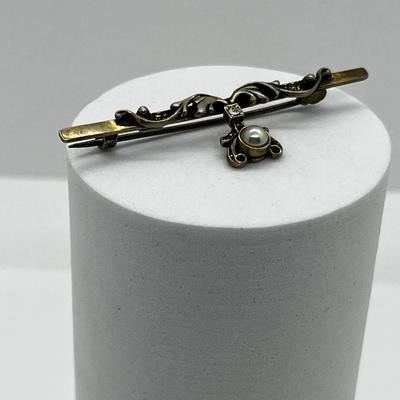 LOT 159: Antique Art Nouveau Gold Vermeil 925 Pearl and Rhinestone Bar Pin - 3.4 GTW