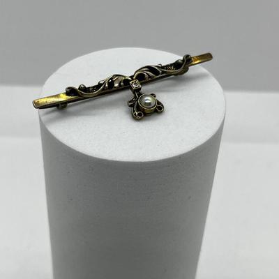 LOT 159: Antique Art Nouveau Gold Vermeil 925 Pearl and Rhinestone Bar Pin - 3.4 GTW