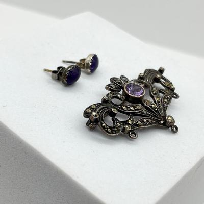 LOT 162: Vintage Sterling Silver Artist-Signed Marcasite Brooch and Amethyst Pierced Earrings - 7.6 GTW