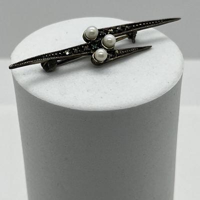 LOT 163: Sterling Silver Marcasite and Pearl Artist-Signed Antique Brooch - 3.5 GTW