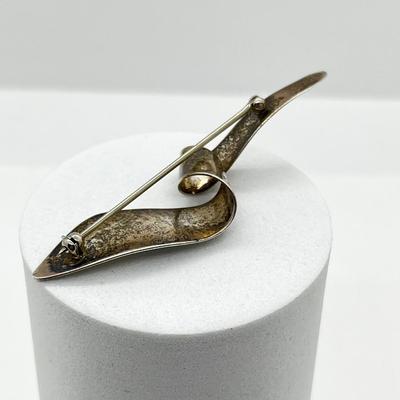 LOT 166: Vintage Sterling Silver Modernist Twist Brooch - 4.4 Grams
