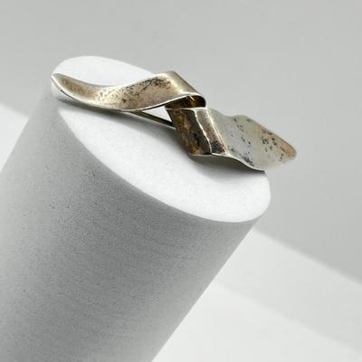 LOT 166: Vintage Sterling Silver Modernist Twist Brooch - 4.4 Grams